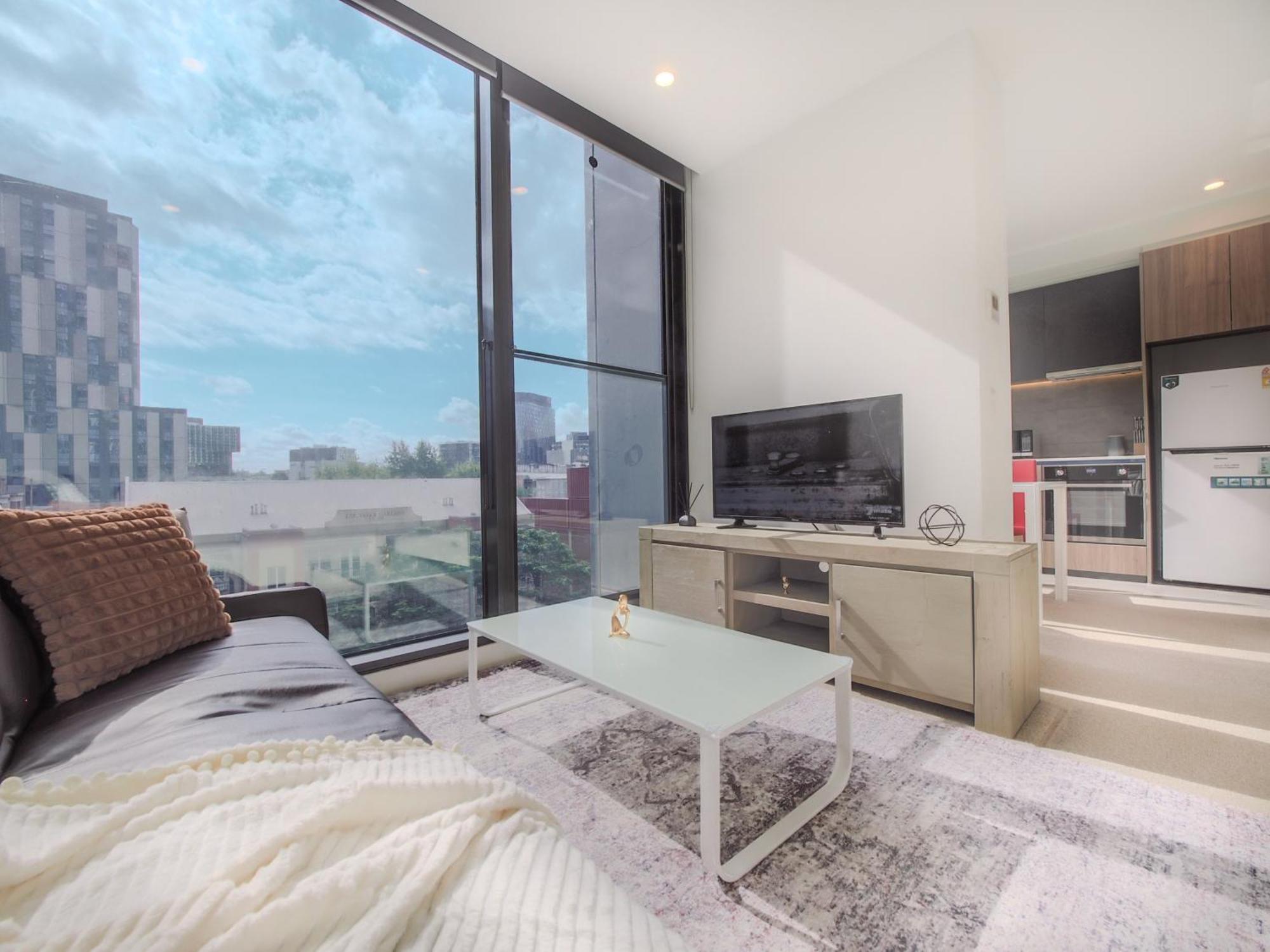 Apartment Delightful 1br On Bouverie St Close To Mel Uni Melbourne