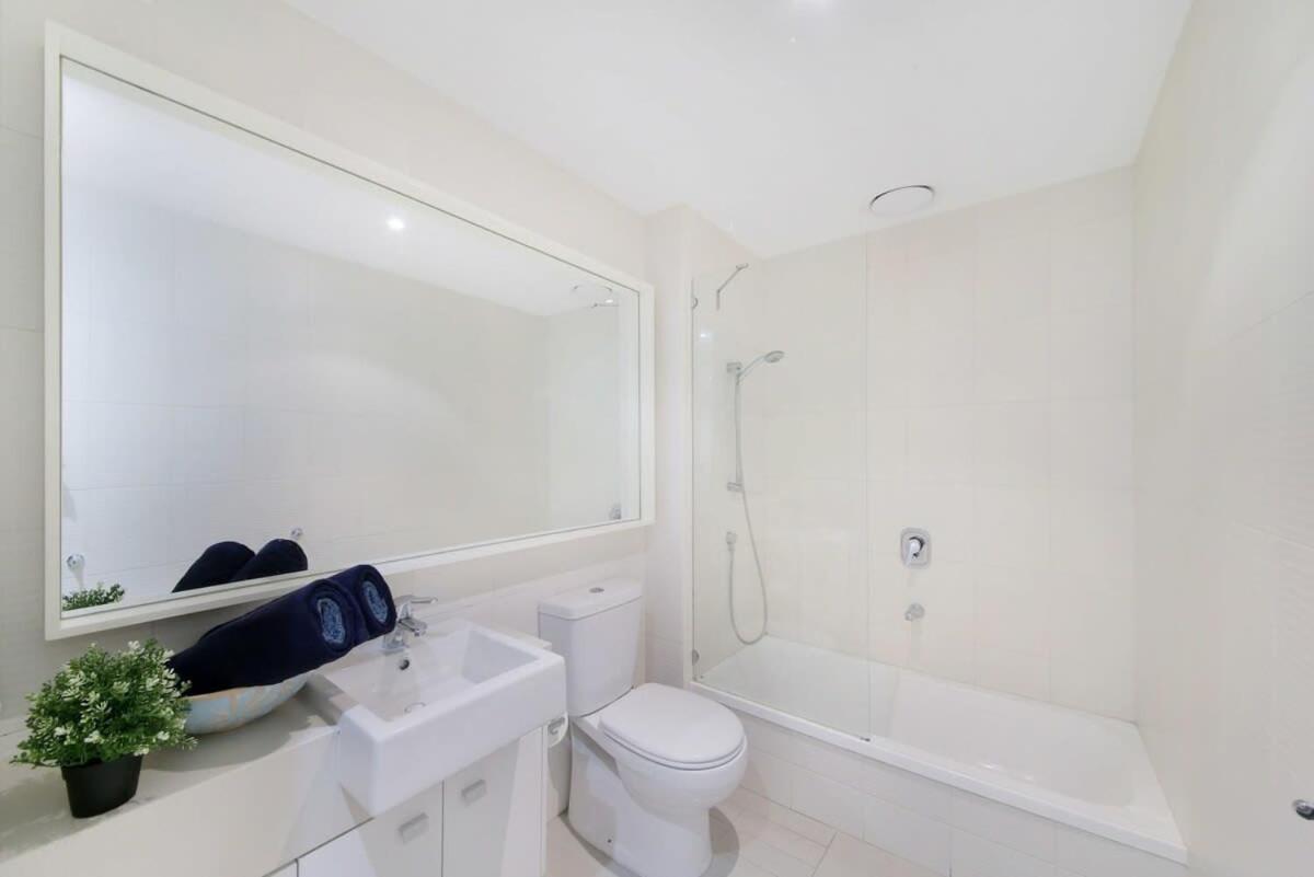 A Stylish 2br Apt Next To Crown With Free Parking