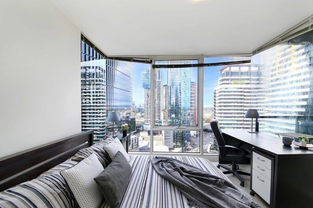 A Stylish 2br Apt Next To Crown With Free Parking Apartment Melbourne