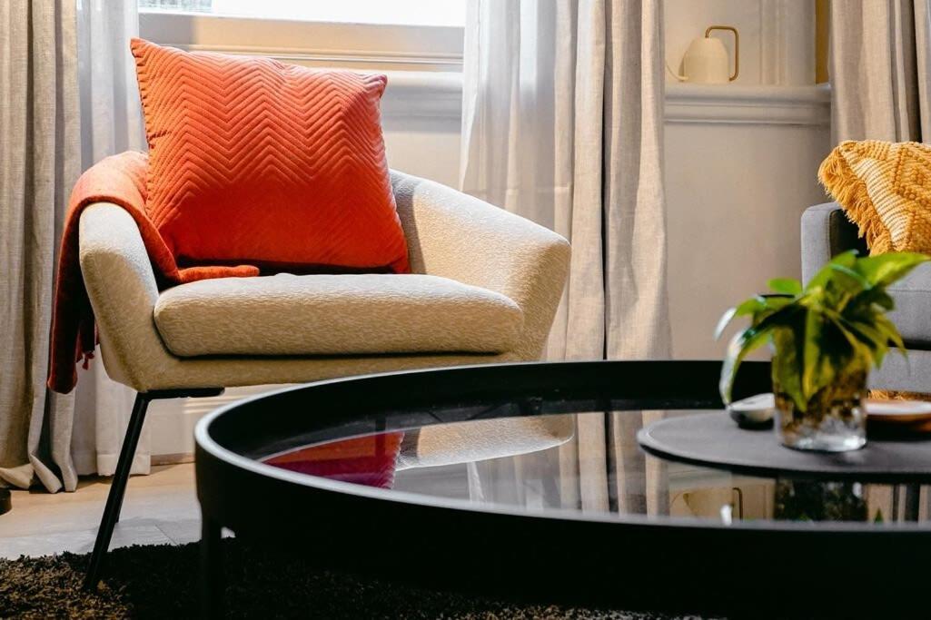 Historic & Designer Loft Style Apt+parking Pool Apartment Melbourne