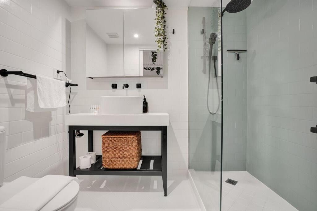 Historic & Designer Loft Style Apt+parking Pool Melbourne