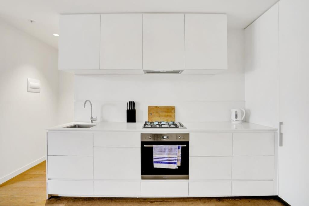 15th Floor Near Flagstaff & Qv Market Melbourne