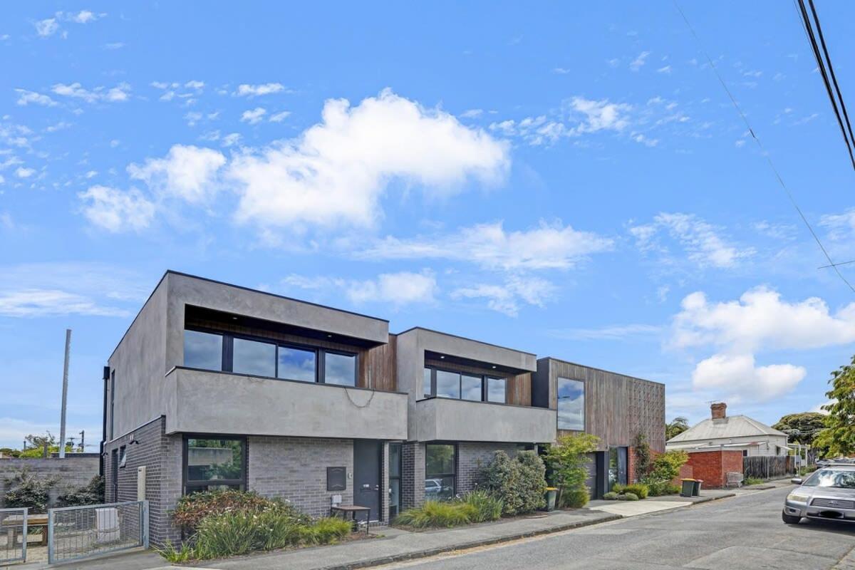 Holiday home Contemporary Brunswick 2-story Townhouse*