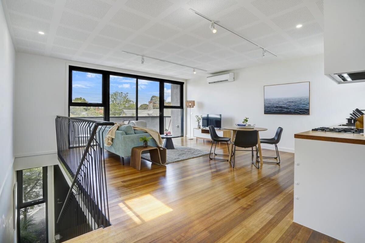 Contemporary Brunswick 2-story Townhouse* * Melbourne