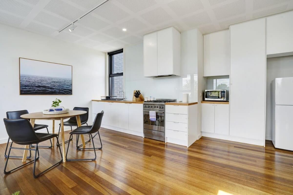 Contemporary Brunswick 2-story Townhouse* Melbourne