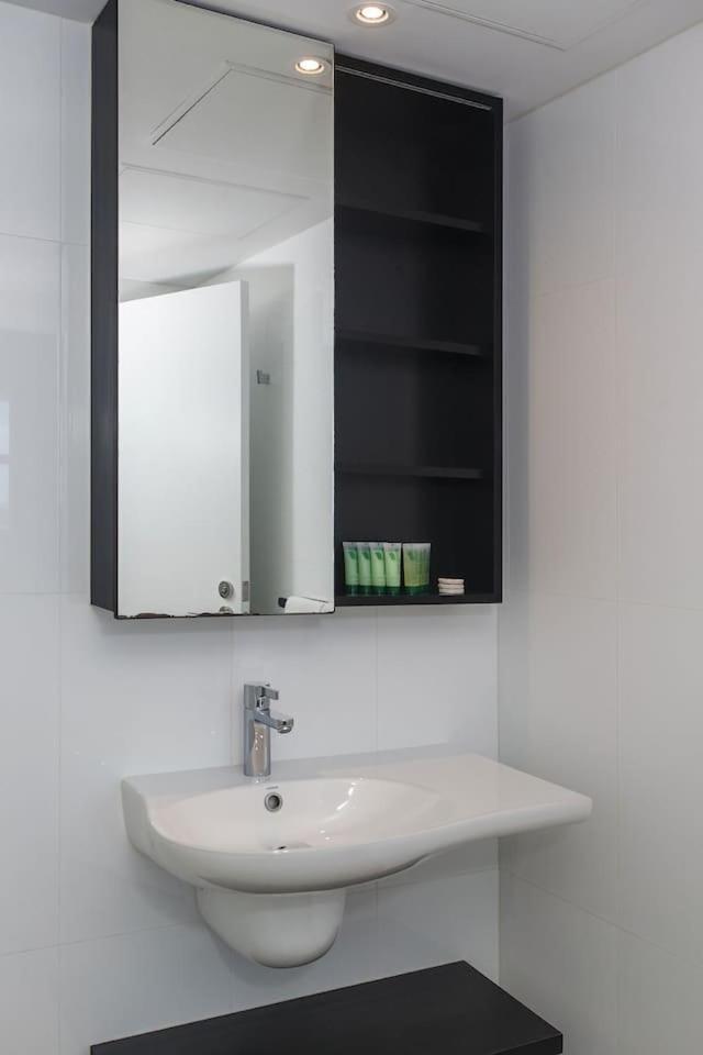 Apartment Bloom - A Cosy Haven In Melbourne's Epicentre Melbourne