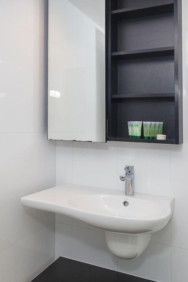 Apartment Bloom - A Cosy Haven In Melbourne's Epicentre