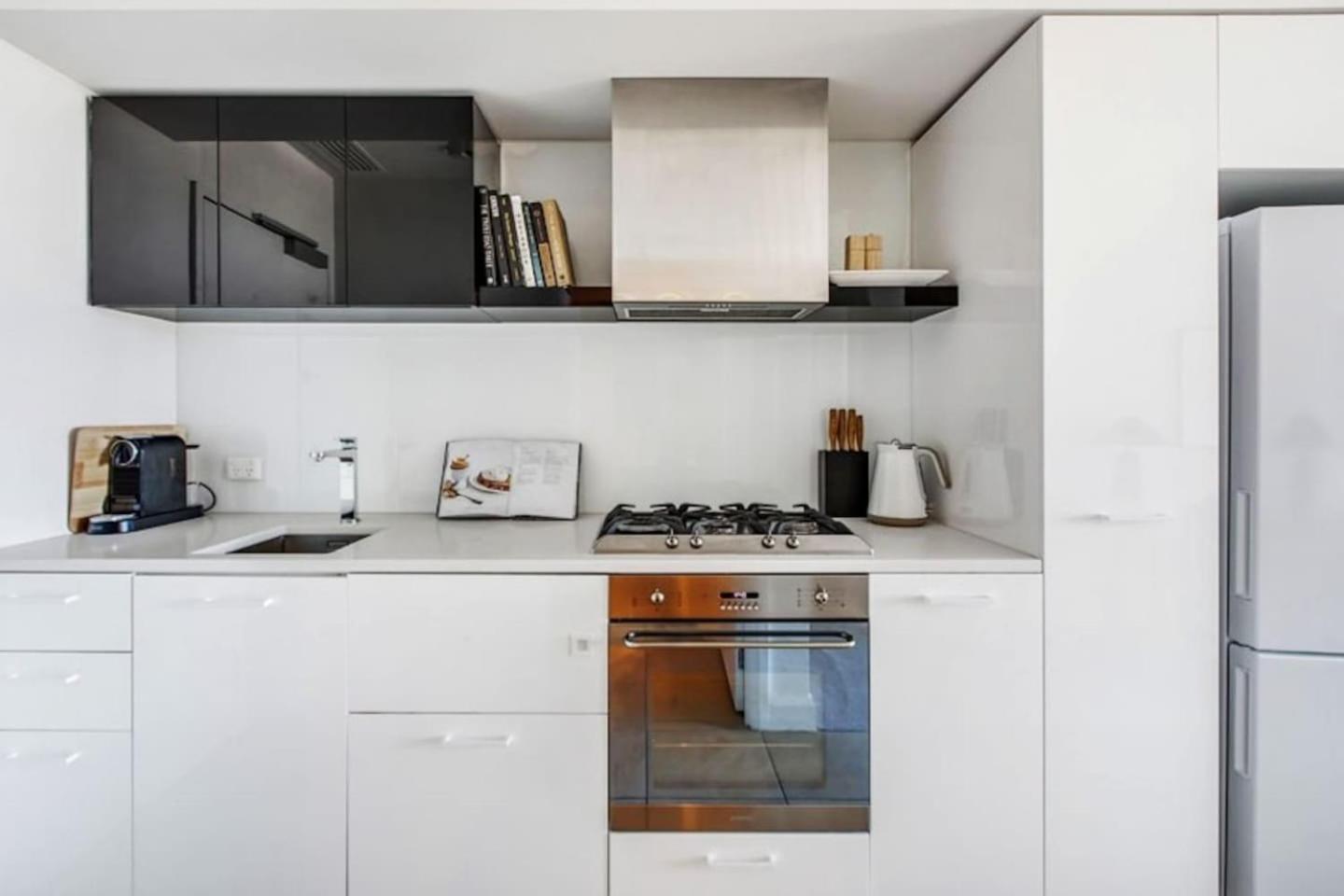 Bloom - A Cosy Haven In Melbourne's Epicentre Apartment *