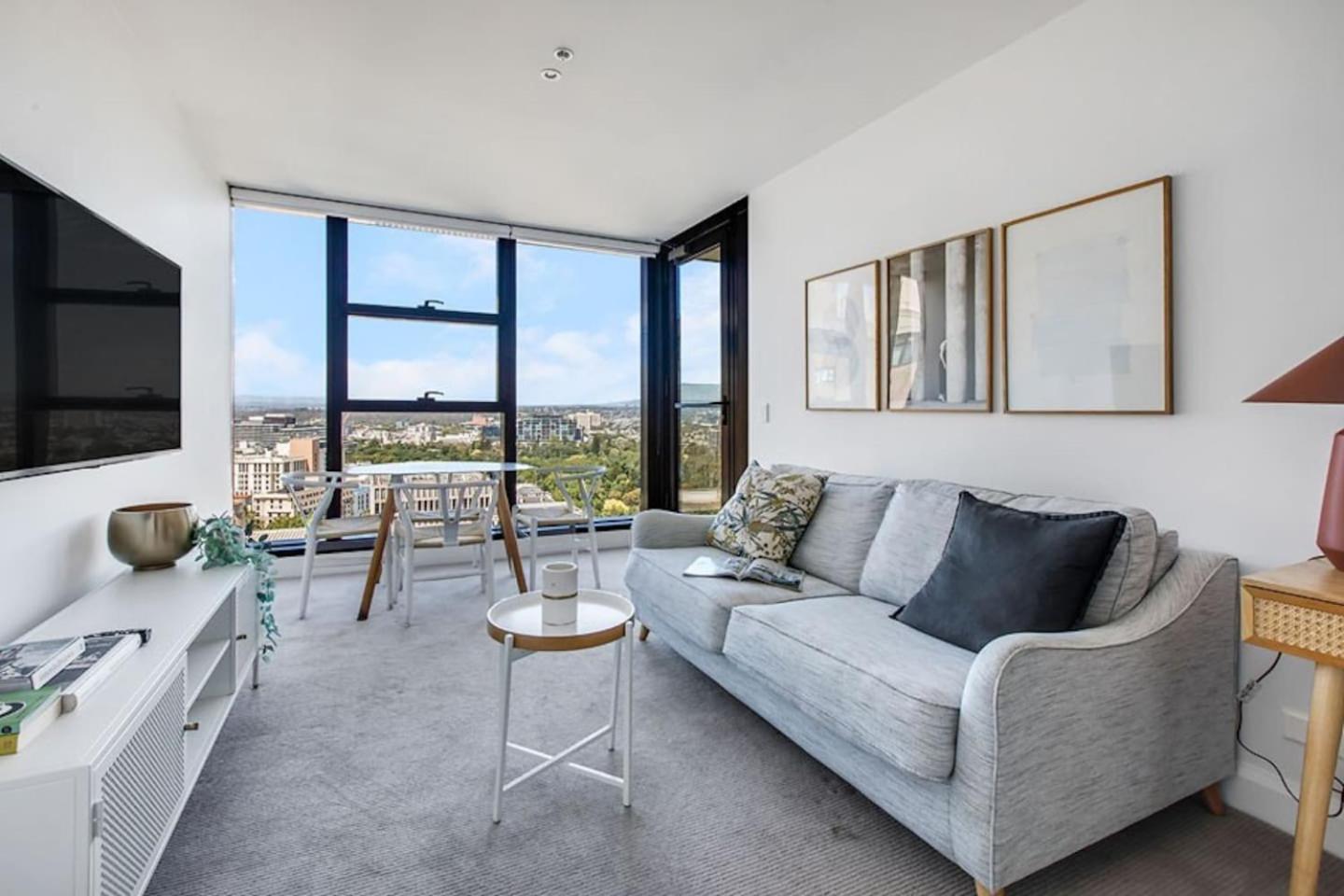 Apartment Bloom - A Cosy Haven In Melbourne's Epicentre