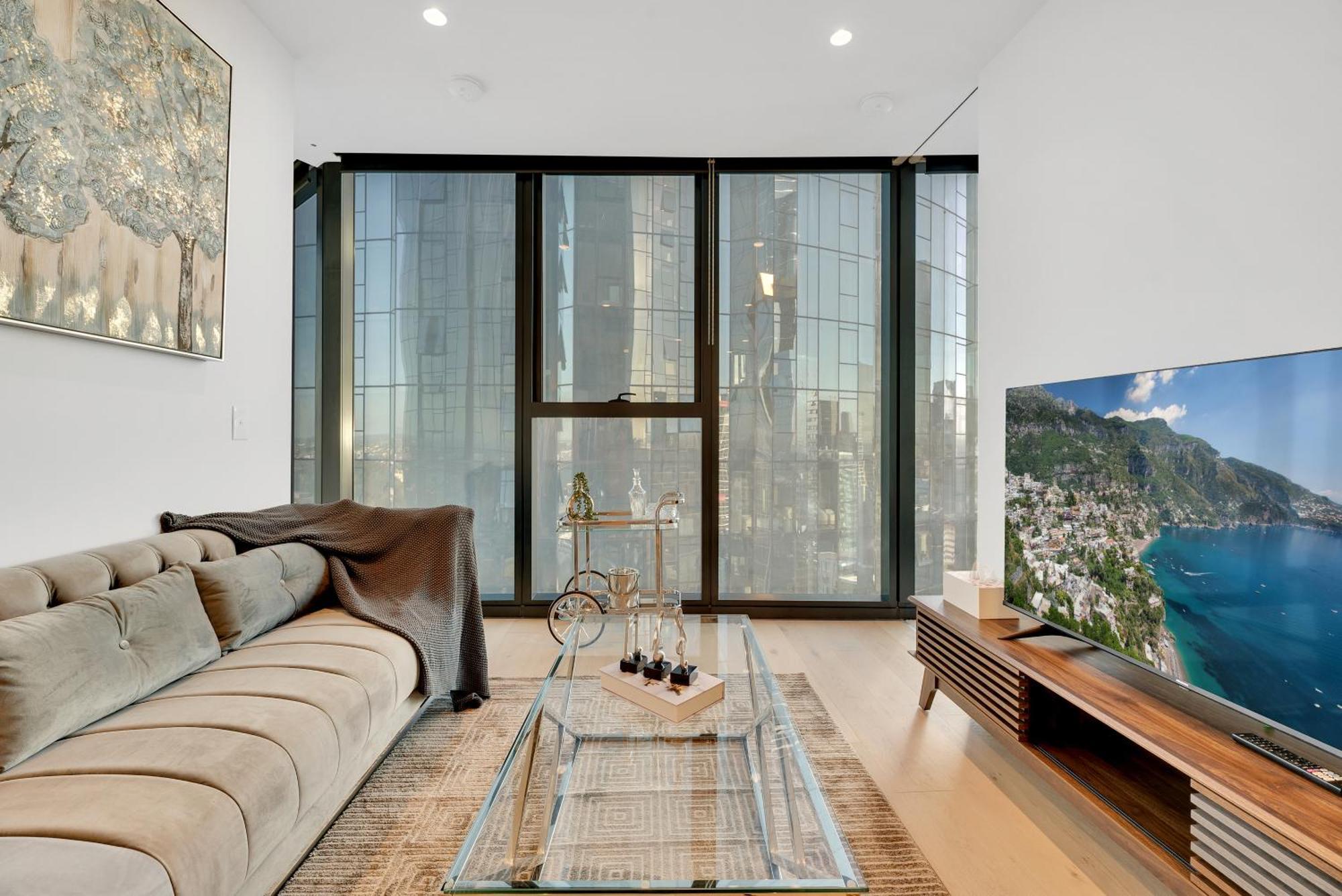Square Apartment