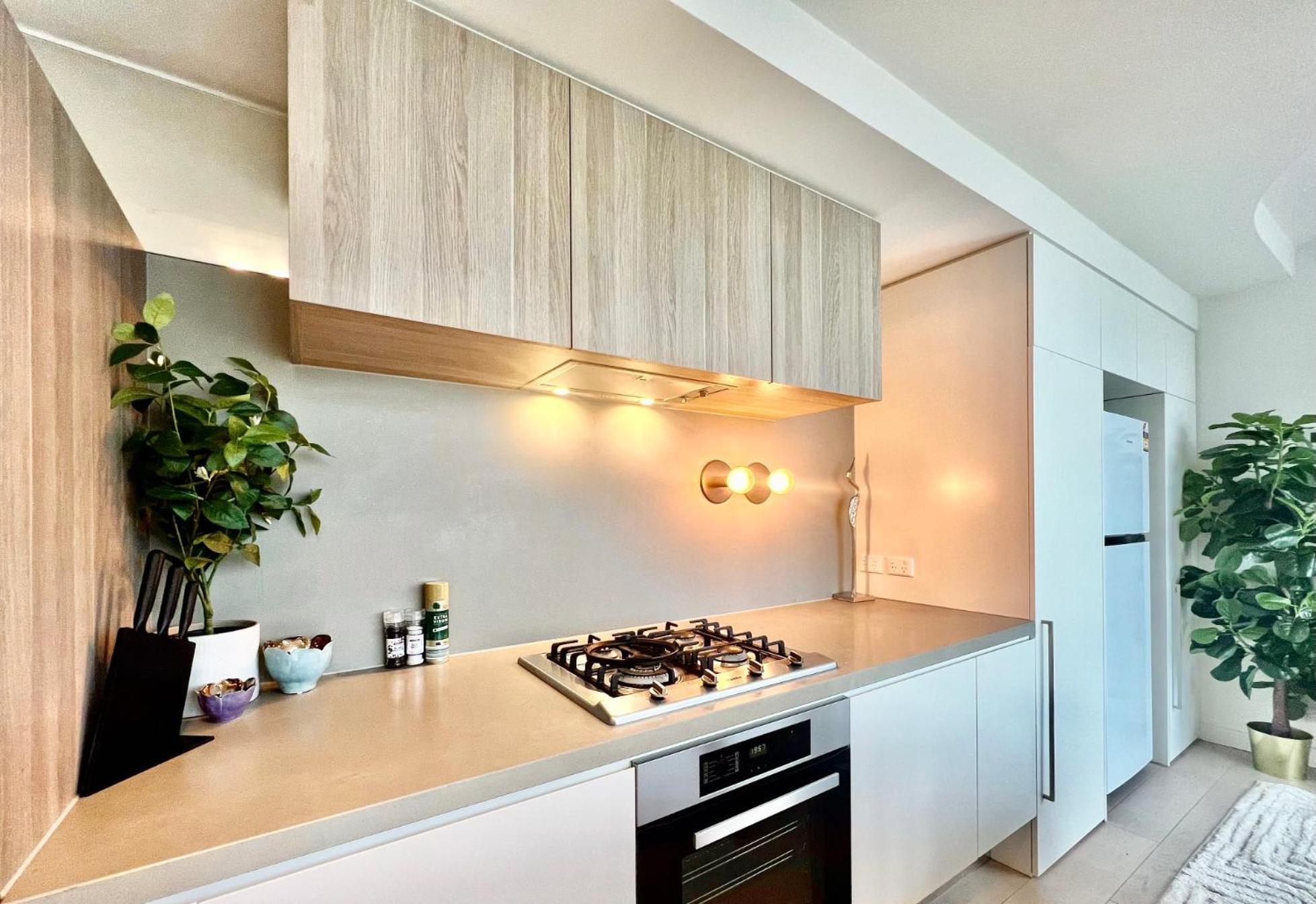 Apartment Highrise Location 2baths *