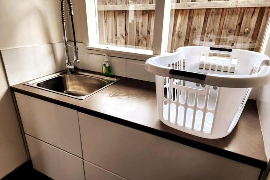 Bahay bakasyunan Charming Near Airport & Cbd