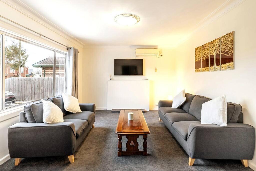 Bahay bakasyunan Charming Near Airport & Cbd