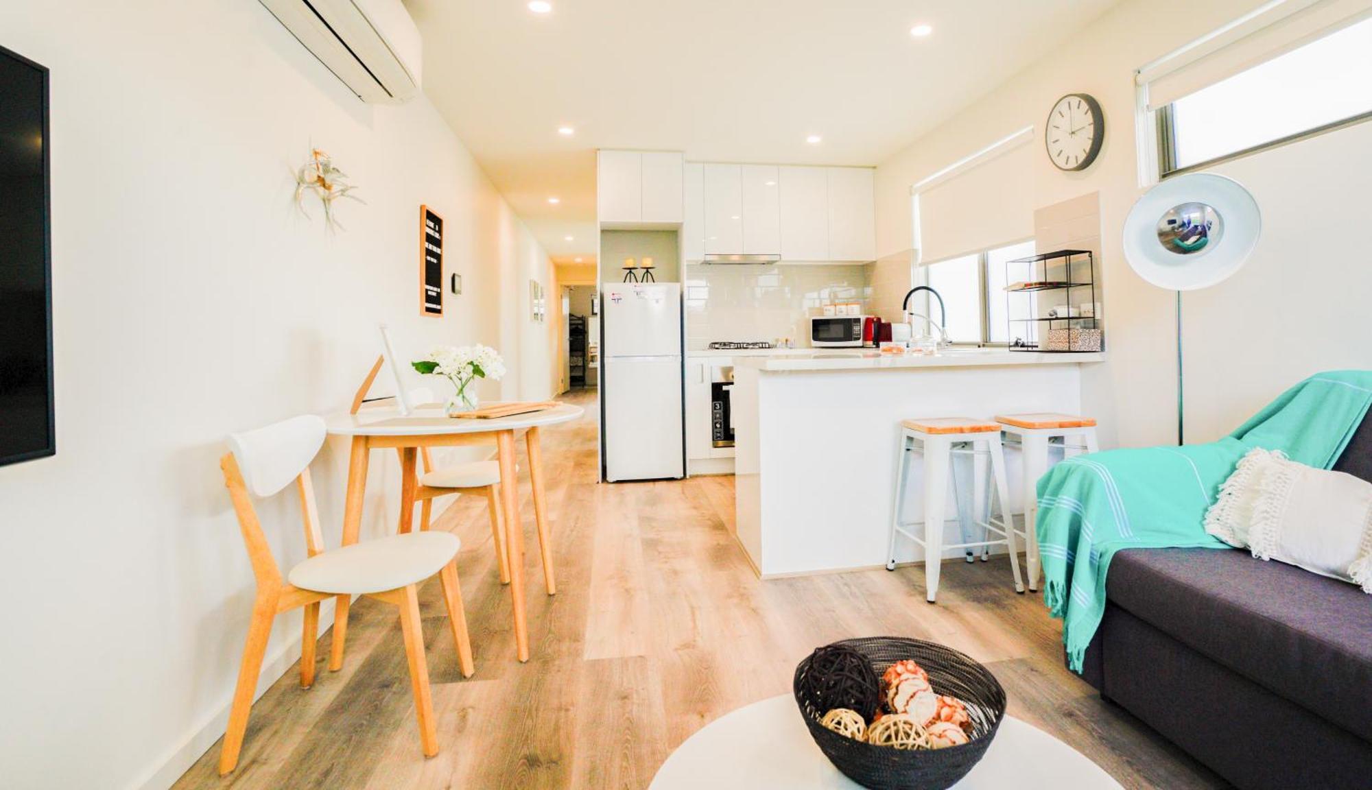 U201 Brunswick Living Floor Balcony Close To And Cbd Free Wifi Tram At Doorstep Melbourne