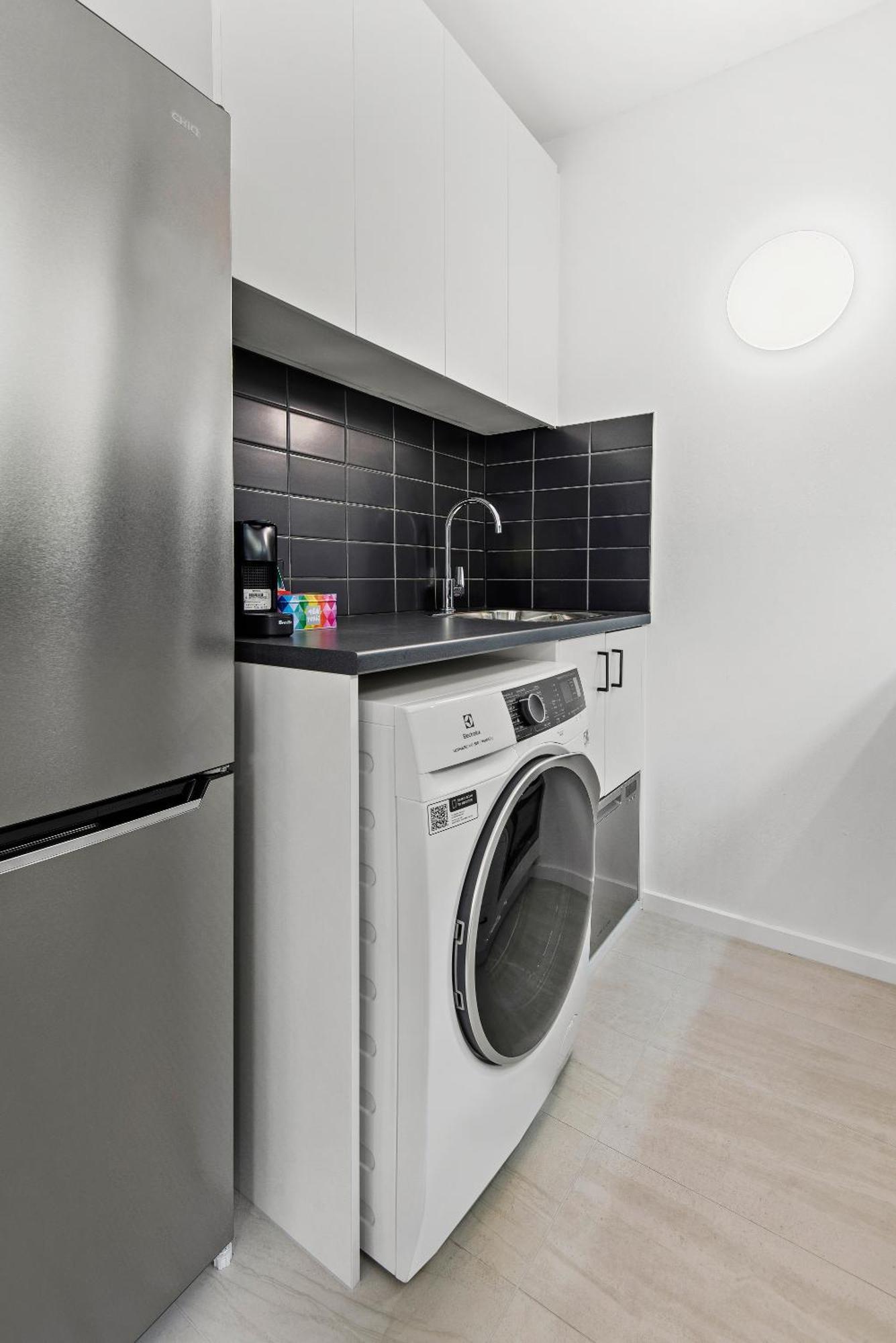Chic 1-bed Across From Royal Park Apartment Melbourne