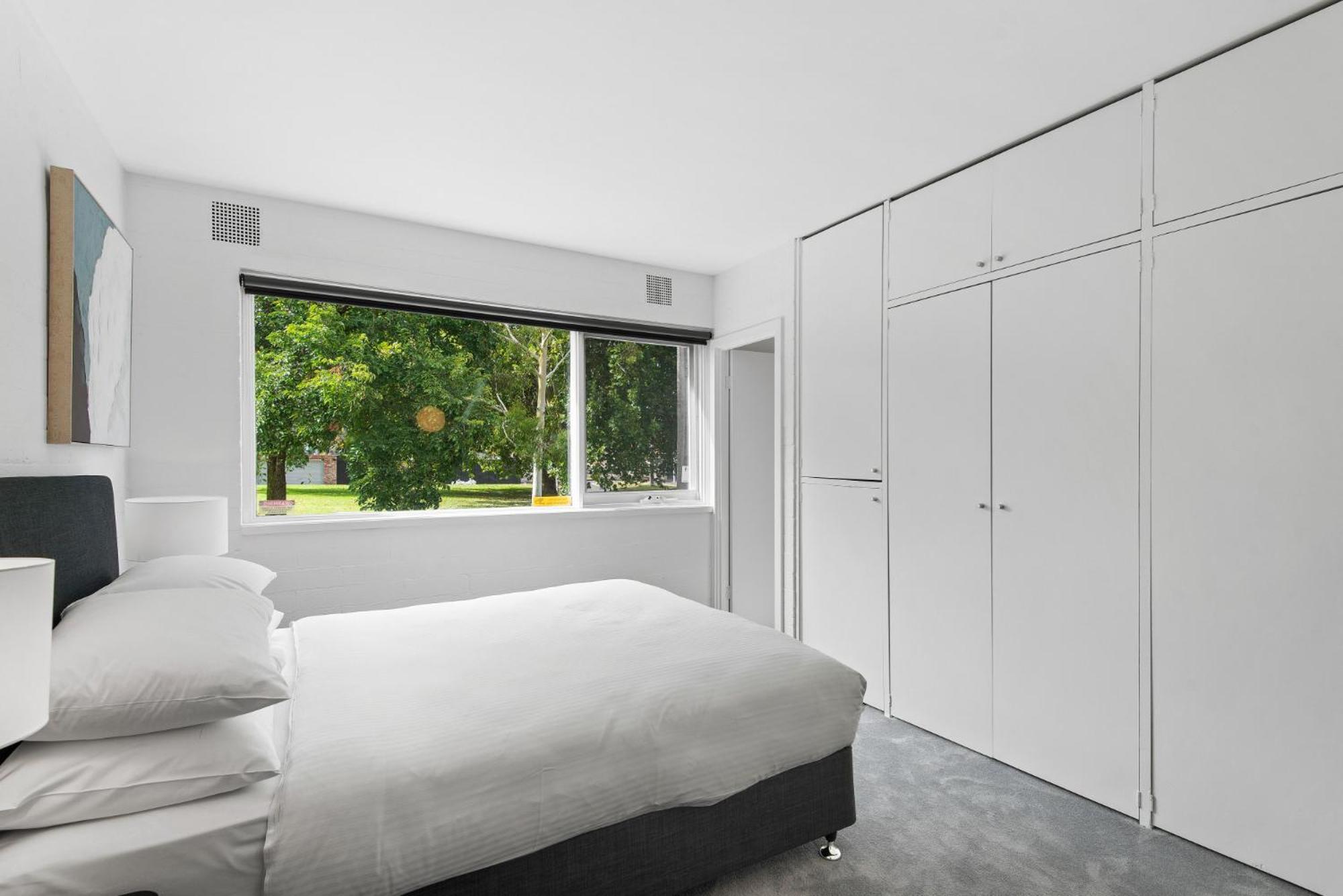 Chic 1-bed Across From Royal Park *