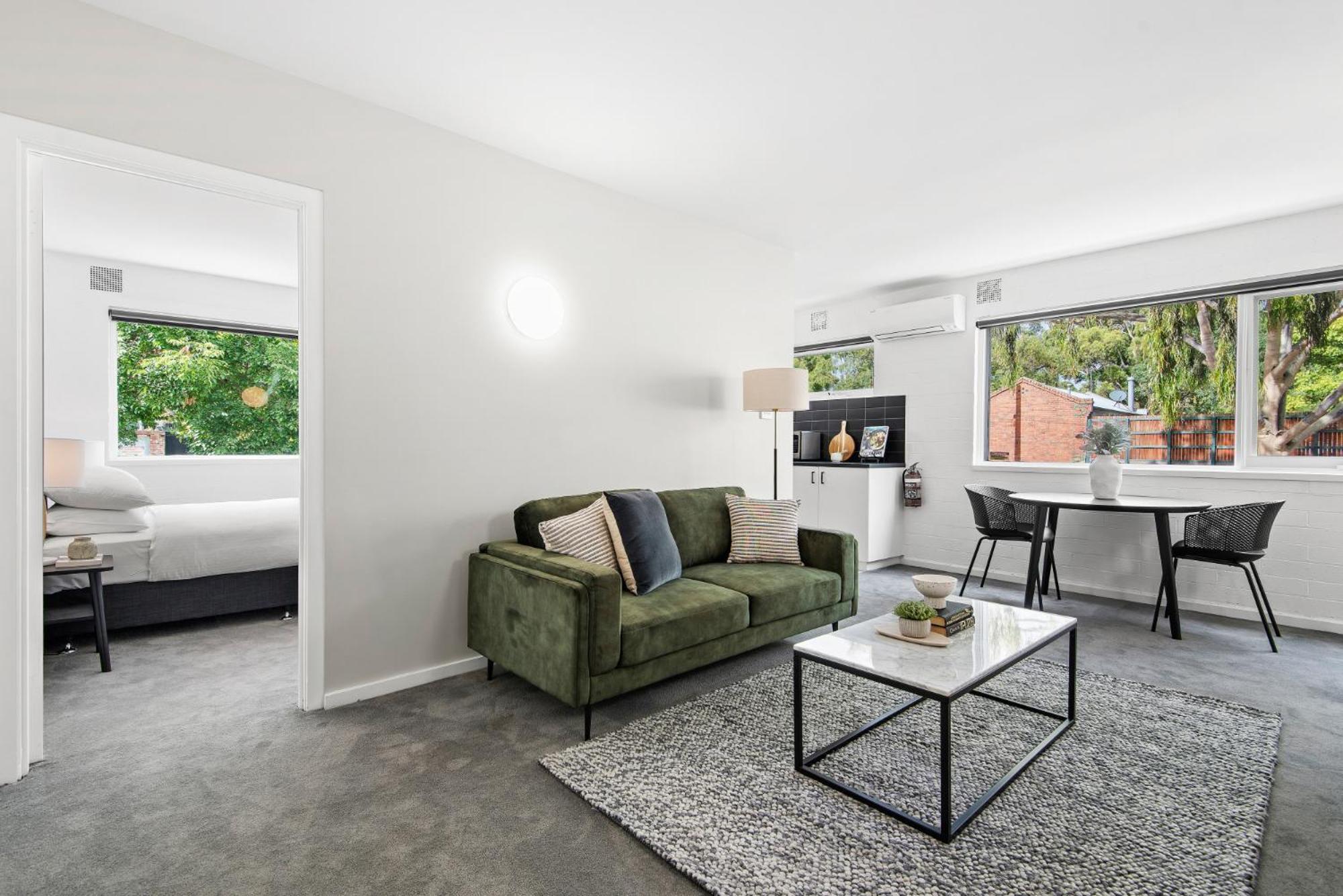 Chic 1-bed Across From Royal Park