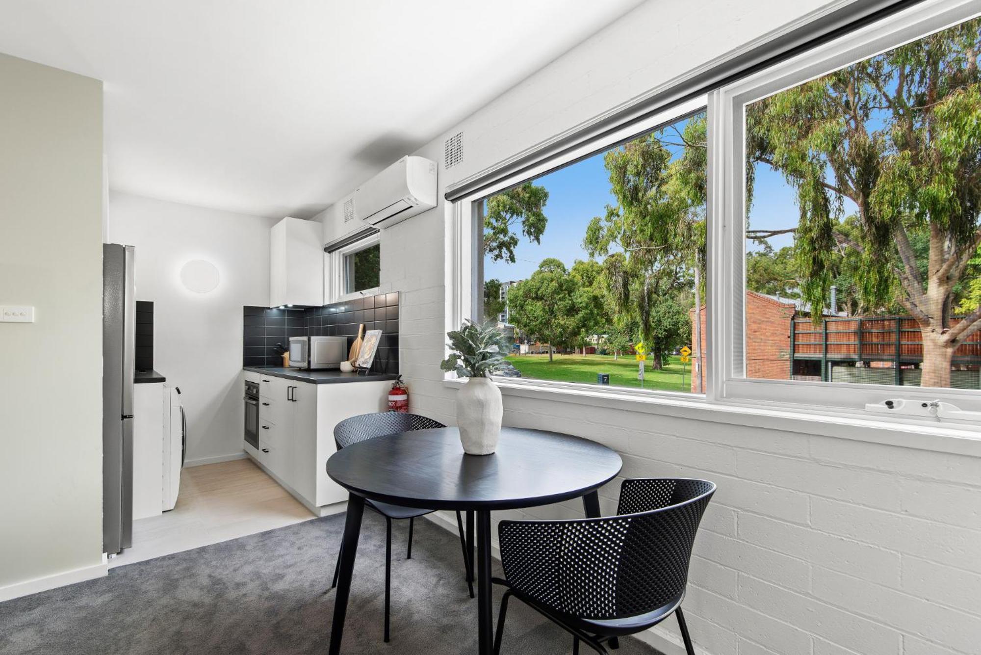 Chic 1-bed Across From Royal Park Melbourne