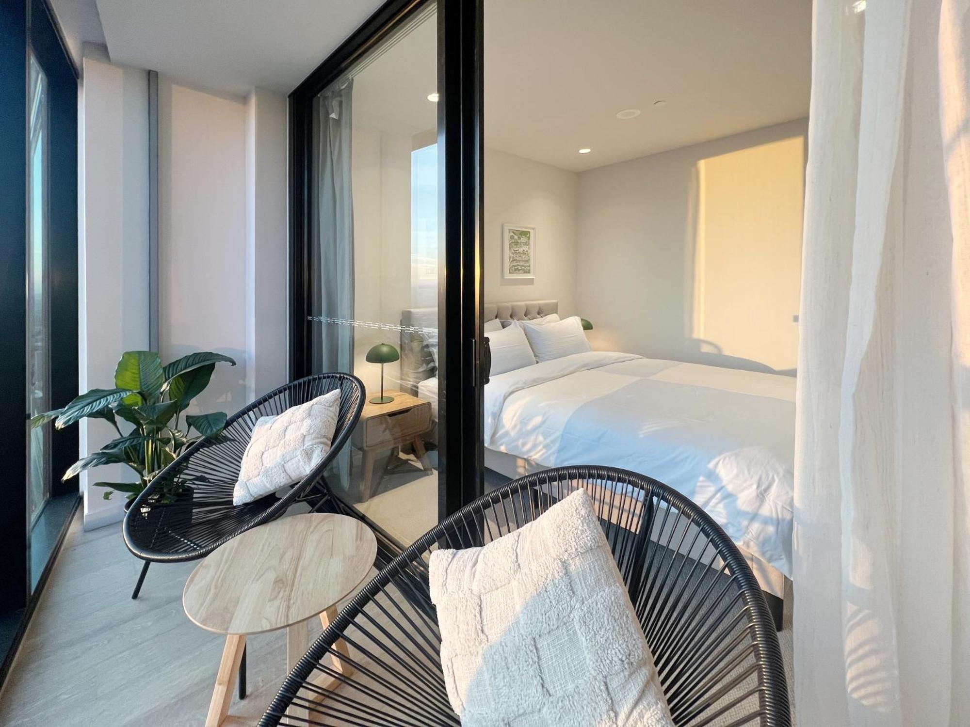 Sky View 1b1b In The Cbd Apartment Melbourne