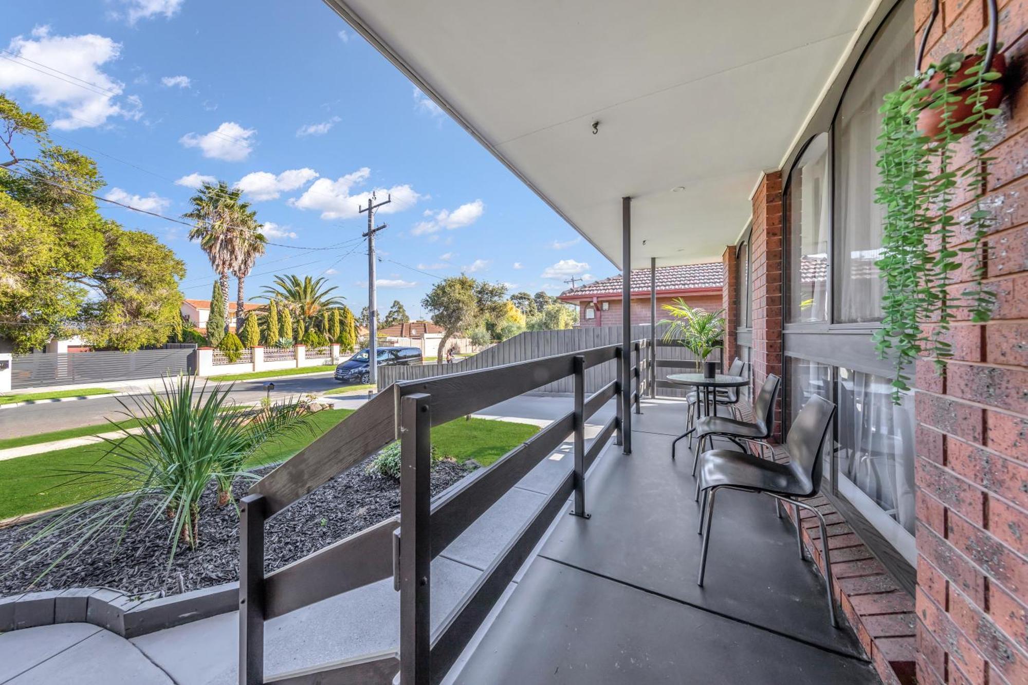 Villa Airport Pet Friendly