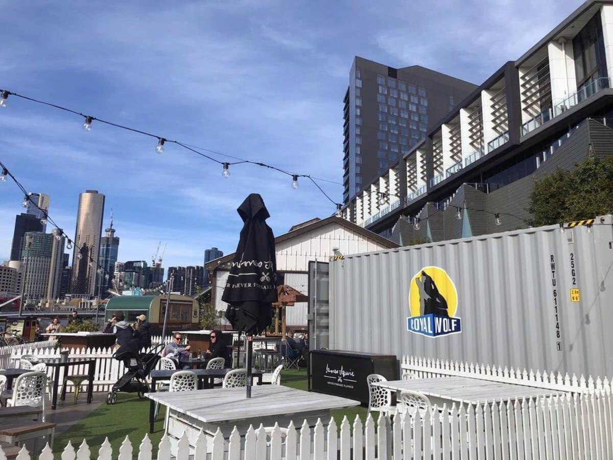 Brilliant Victoria Harbour Waterfront Apartment Melbourne