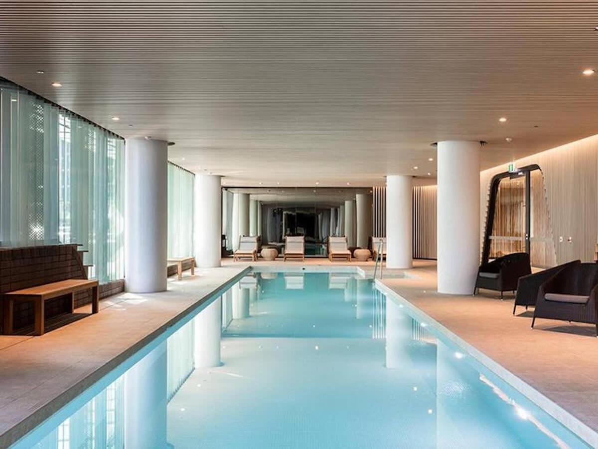 Apartment Brilliant Victoria Harbour Waterfront
