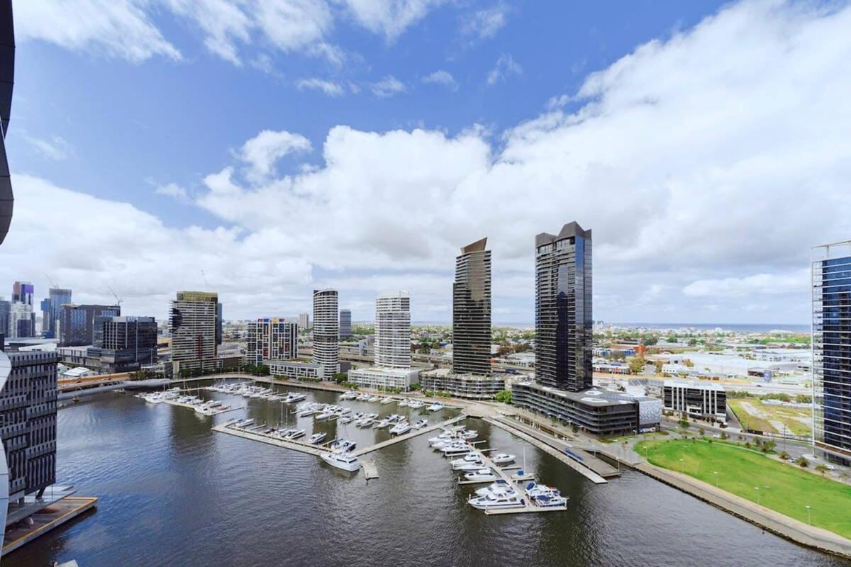Brilliant Victoria Harbour Waterfront Apartment Melbourne