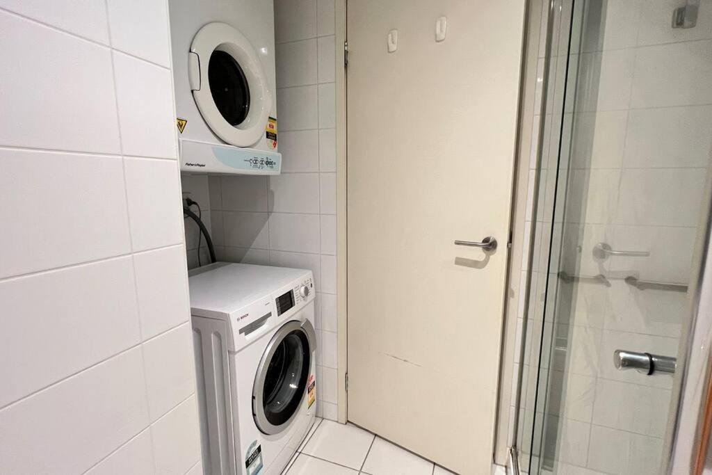 1br Cbd Opposite Southern Cross & Marvel Stadium! Melbourne