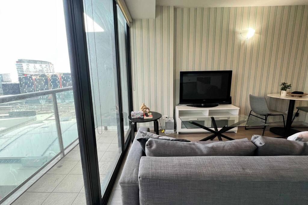 1br Cbd Opposite Southern Cross & Marvel Stadium! *