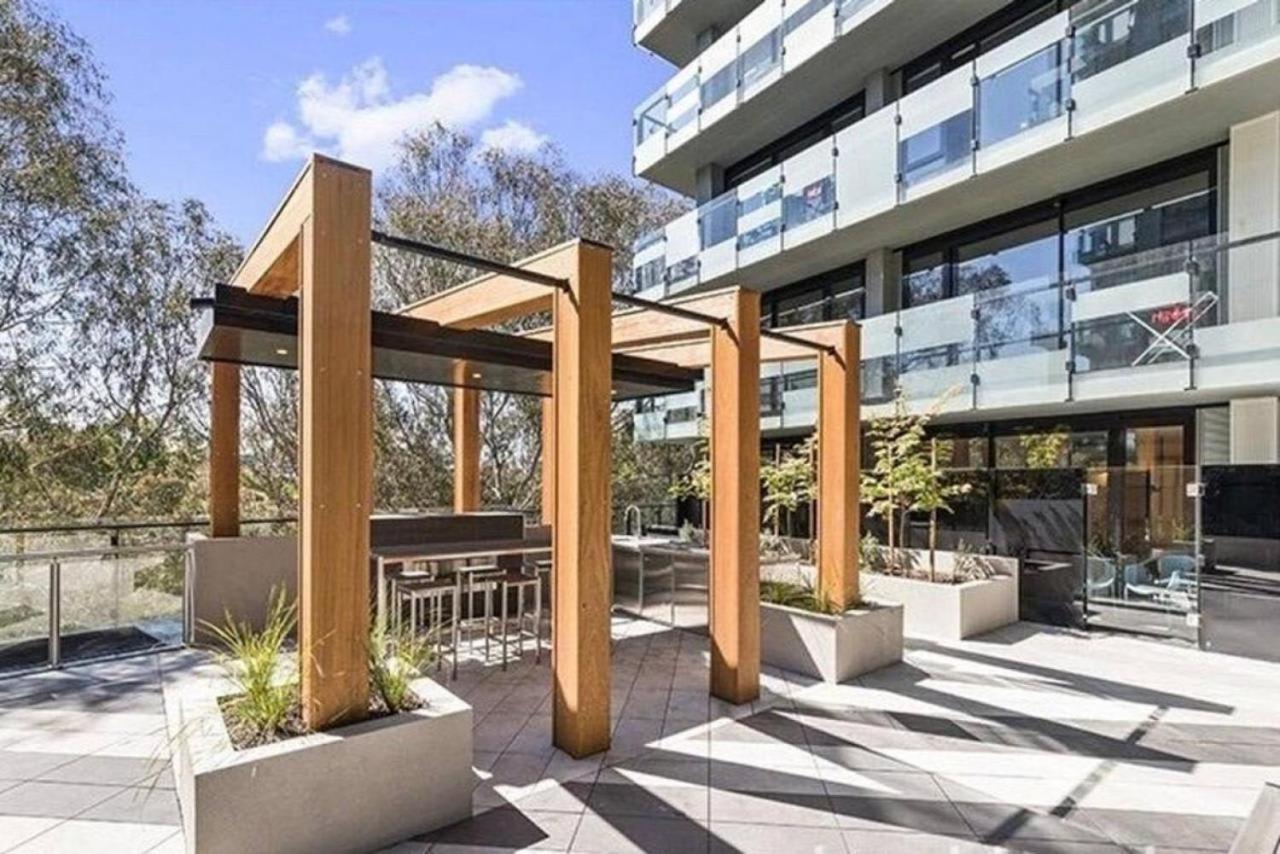 Vaquay Embassy In Abbotsford * Melbourne