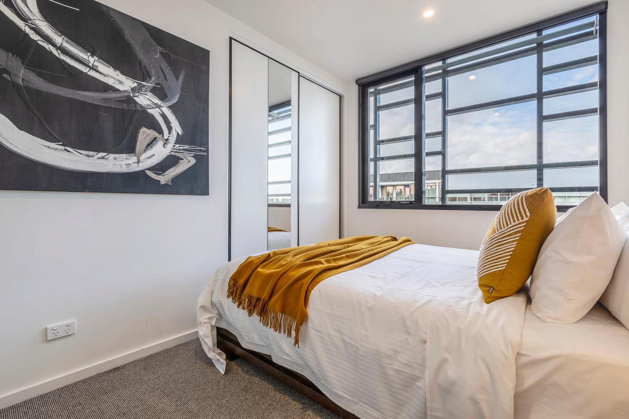 Vaquay Embassy In Abbotsford * Melbourne