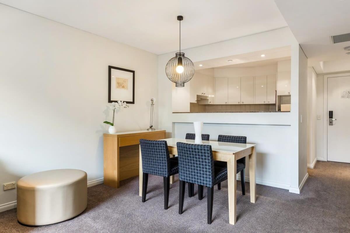 Quay West In Southbank With Pool And Gym *
