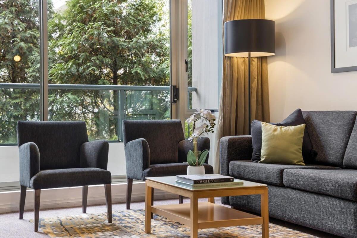 Quay West In Southbank With Pool And Gym Melbourne