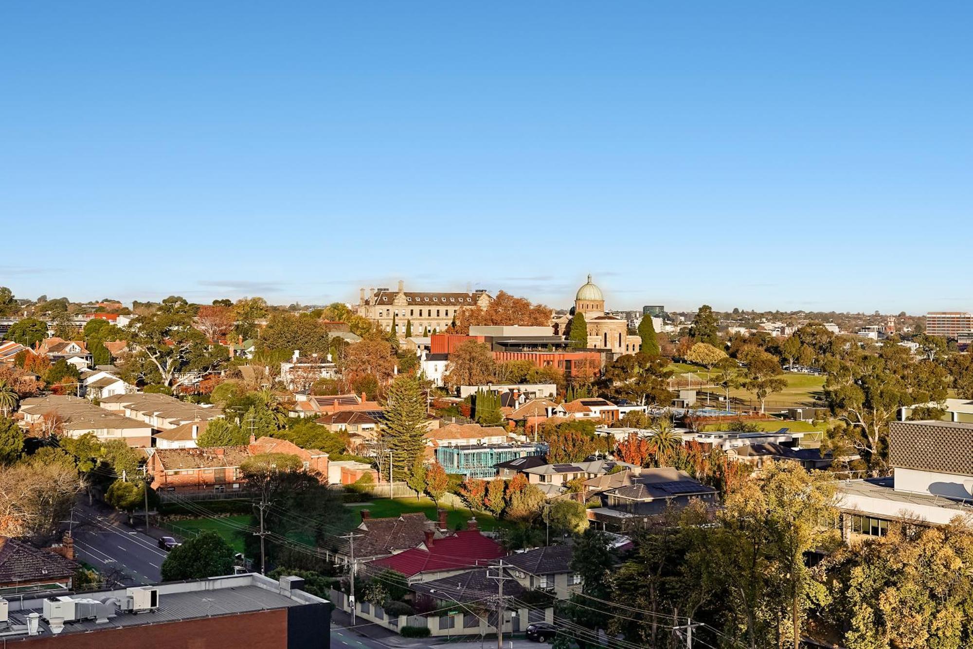2 Bedrooms In The Kew Centre Melbourne