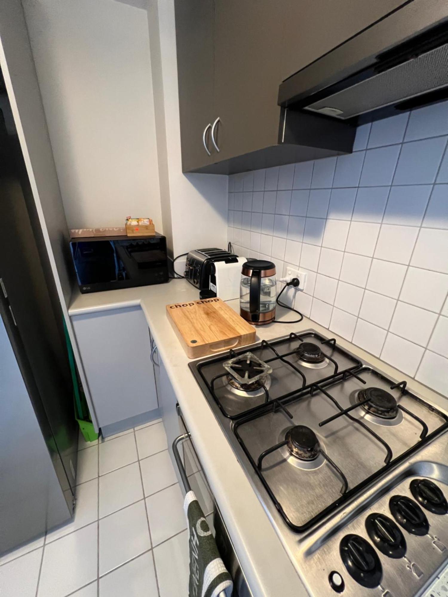 Cozy Apartment- Tranquil Haven In St Kilda's Heart Melbourne