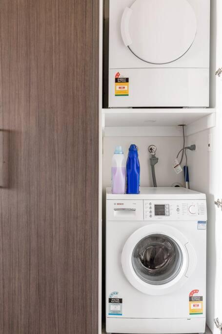 Elegant And Well-appointed Near Attractions In The Cbd * Melbourne