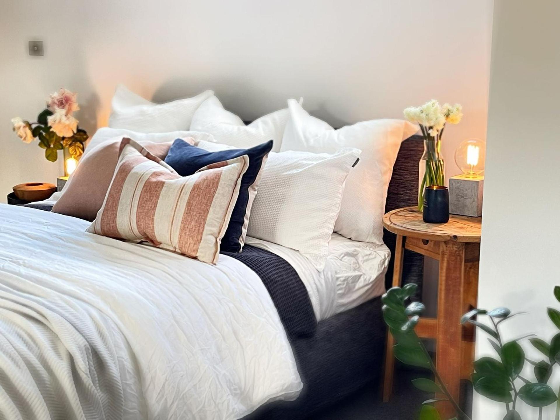 Sunset Boulevard Apartment *