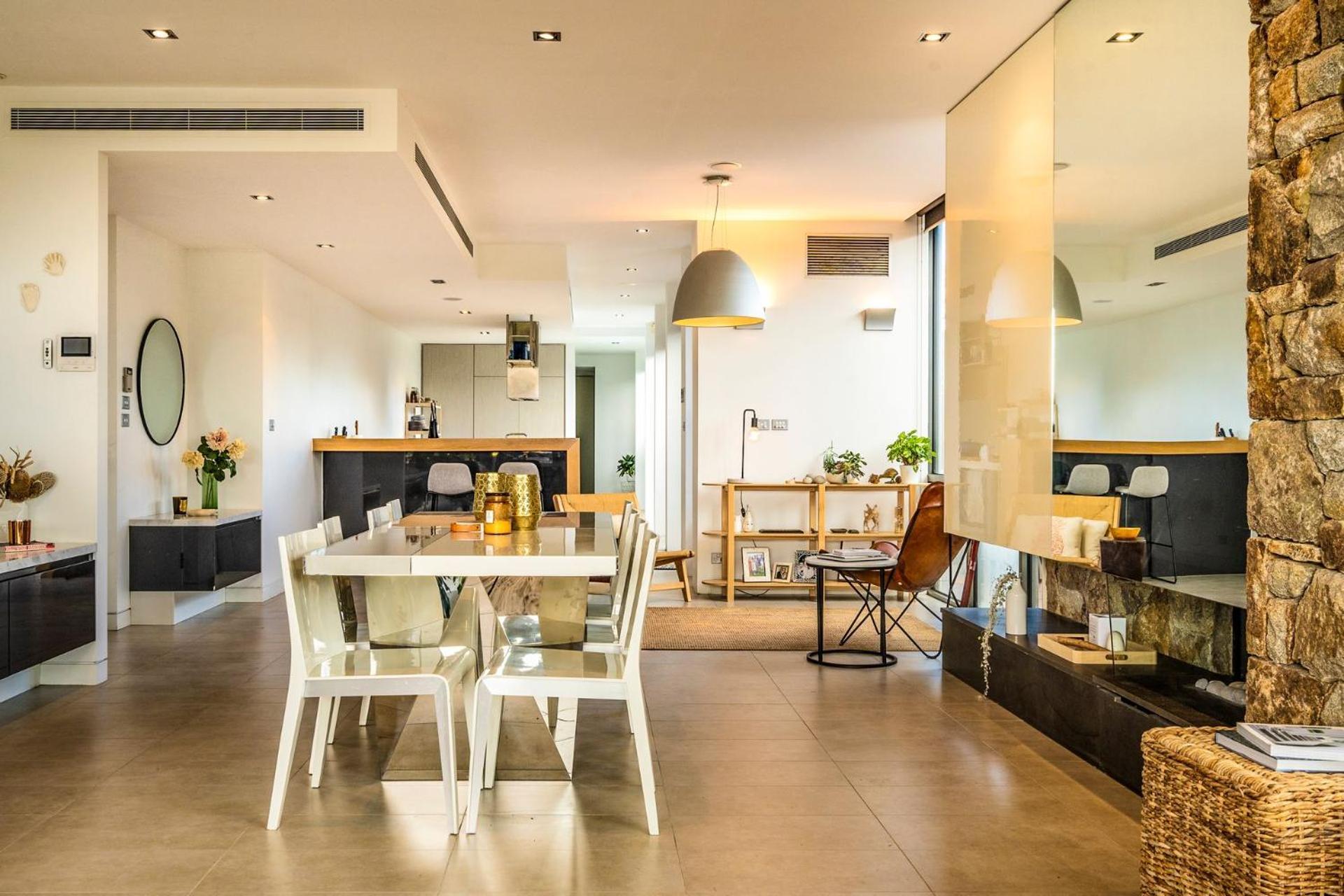Sunset Boulevard Apartment