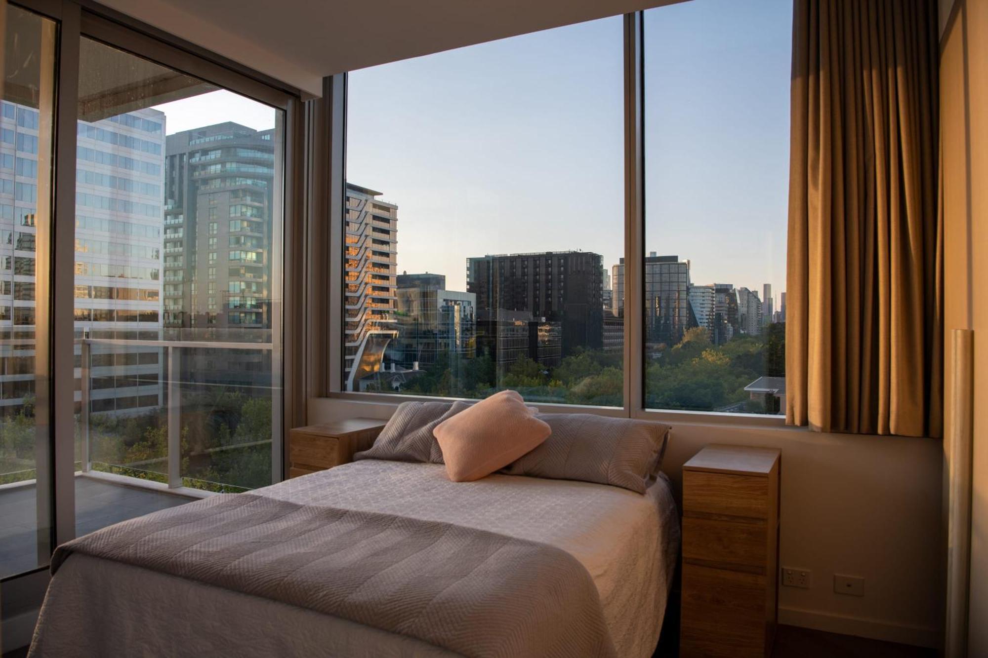 Spectacular 3-bedroom Penthouse With Private Lift On St Kilda Rd