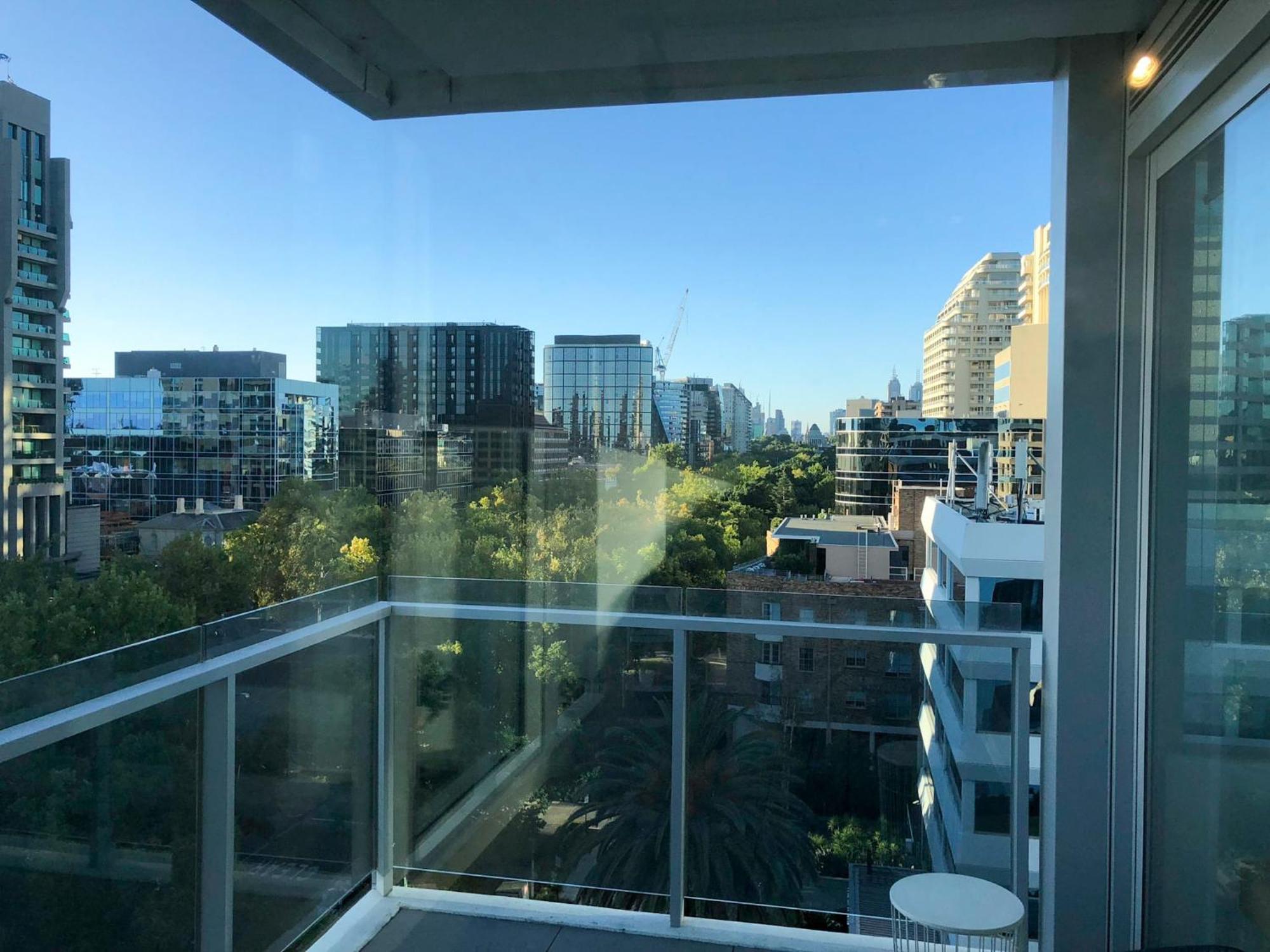 Spectacular 3-bedroom Penthouse With Private Lift On St Kilda Rd *
