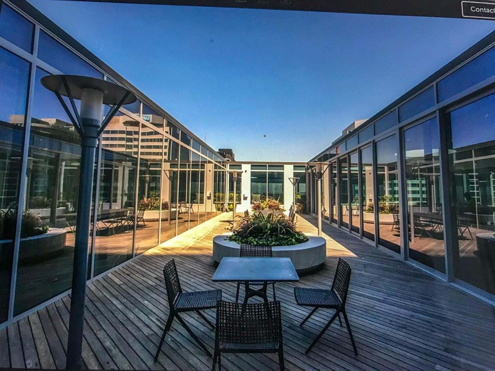 Apartamento Spectacular 3-bedroom Penthouse With Private Lift On St Kilda Rd *