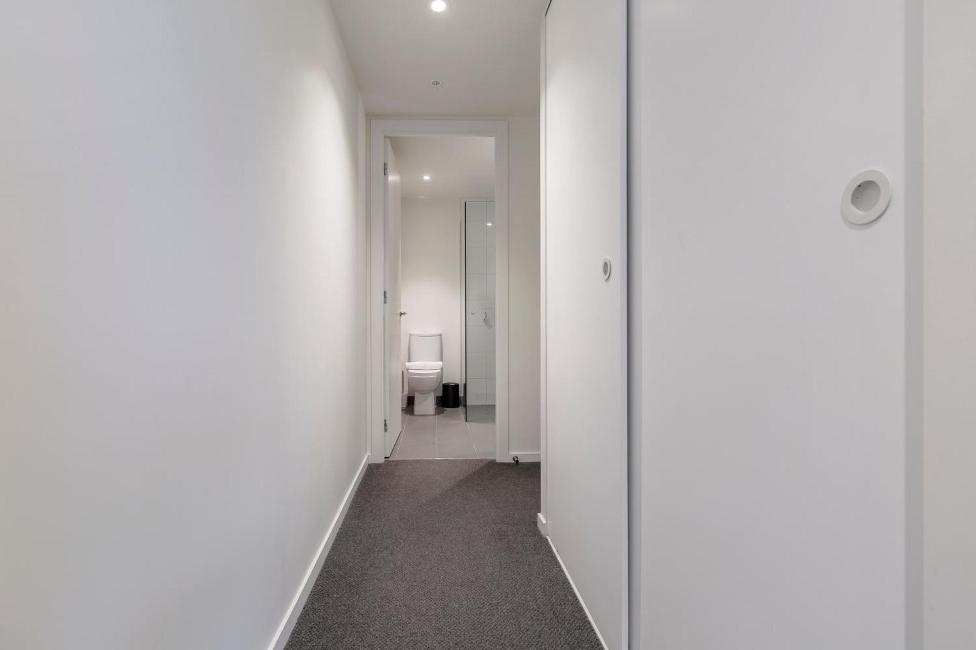 Suave In Trendy Prahransteps To Greville St * Melbourne
