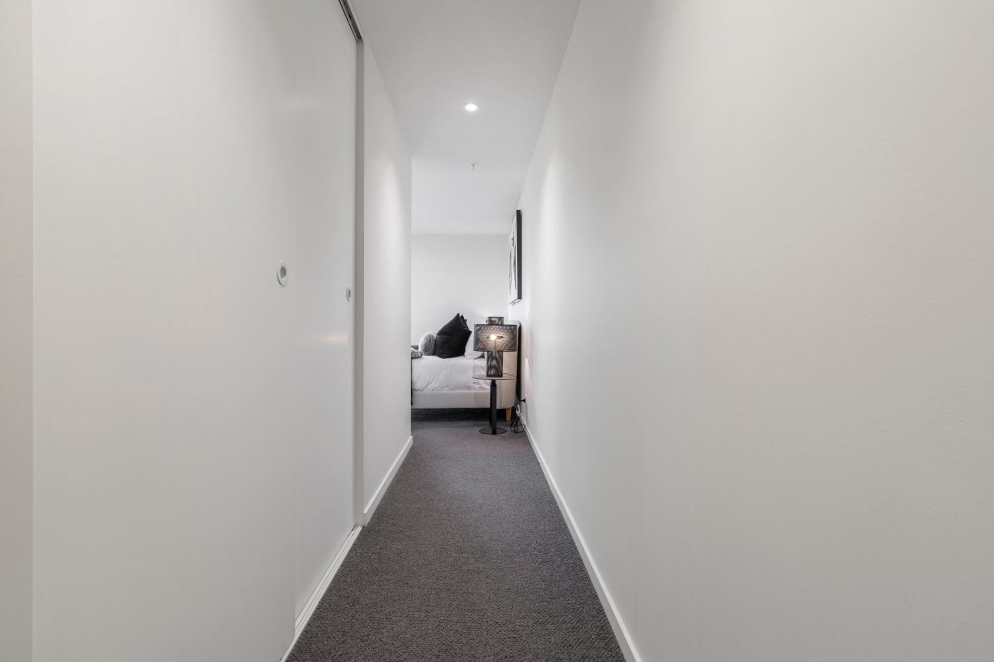 Apartment Suave In Trendy Prahransteps To Greville St
