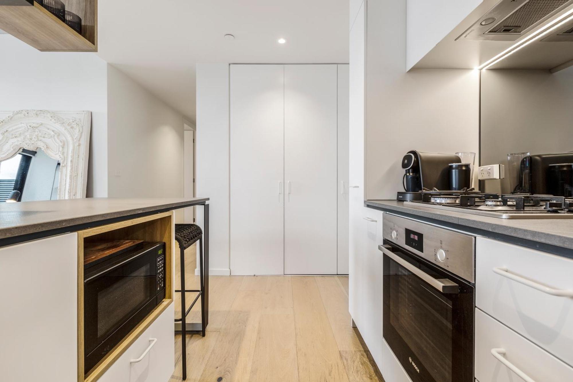 Apartment Suave In Trendy Prahransteps To Greville St