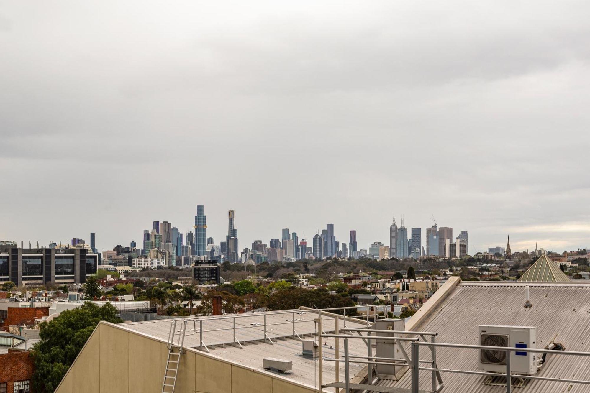 Suave In Trendy Prahransteps To Greville St Apartment Melbourne
