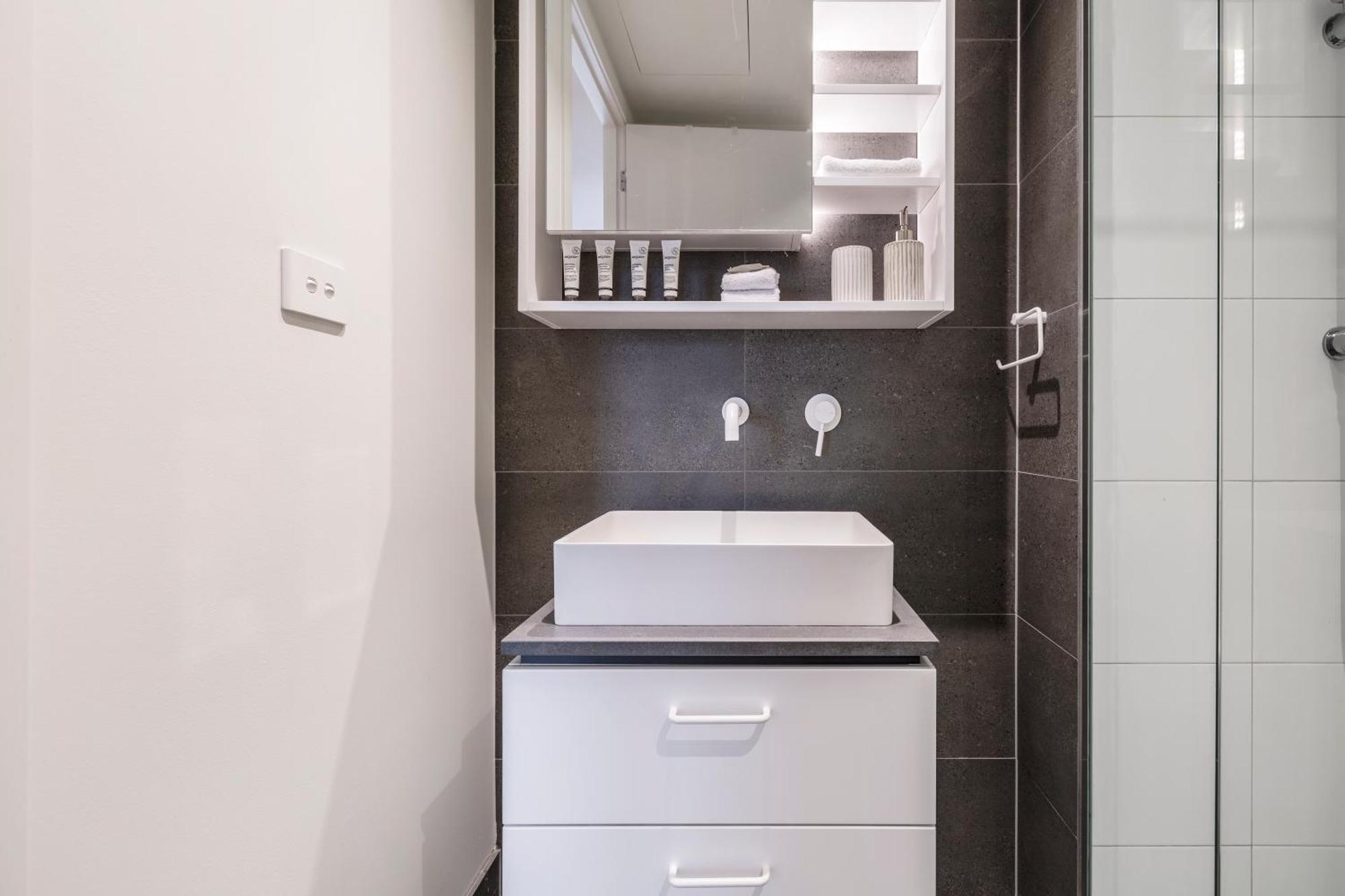 Suave In Trendy Prahransteps To Greville St Apartment Melbourne