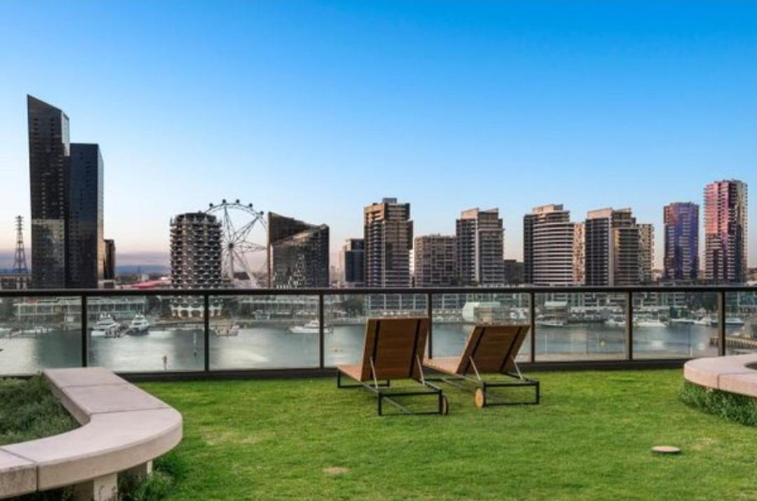 One Bedroom In Docklands Apartment