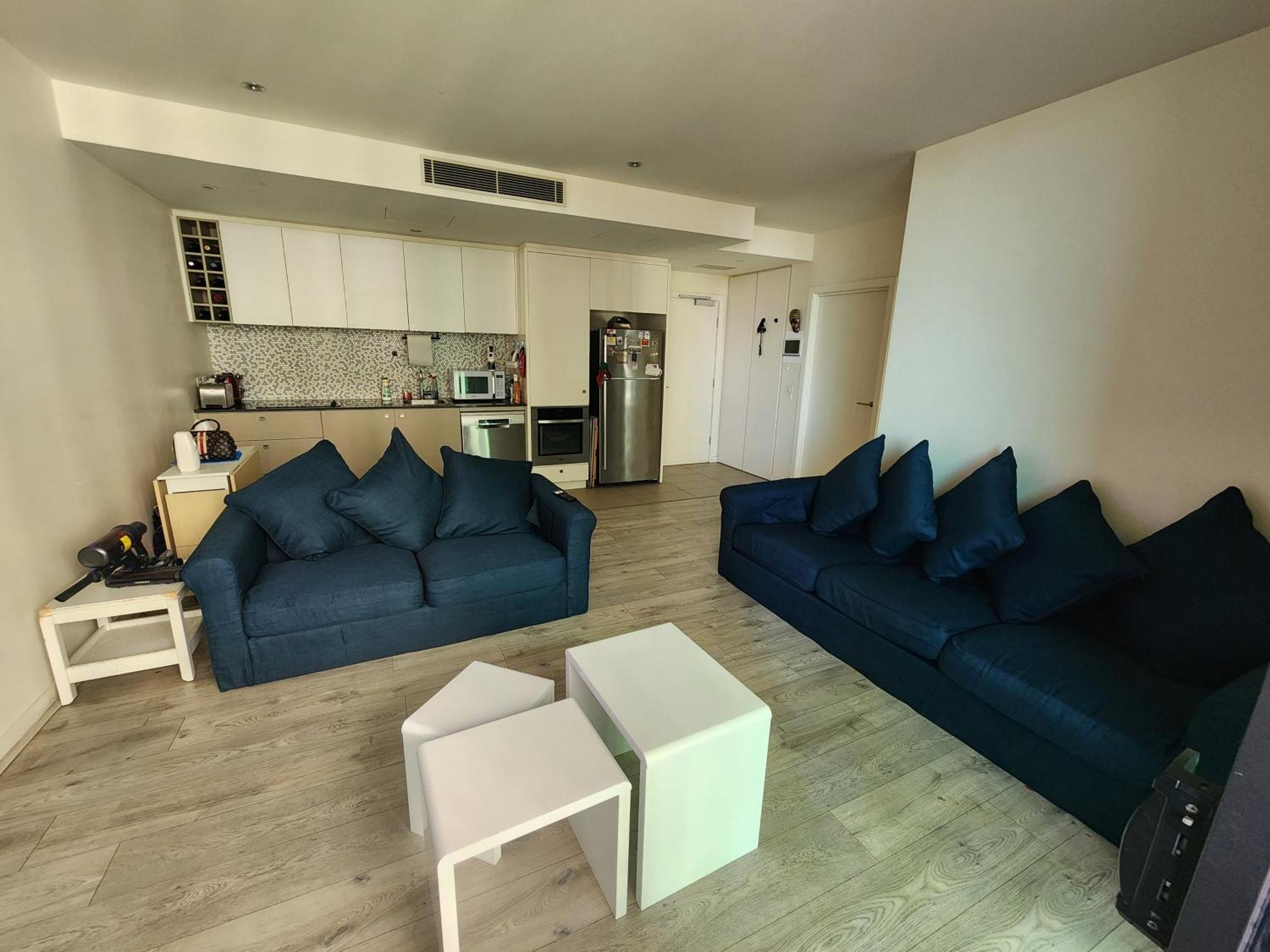 One Bedroom In Docklands Apartment