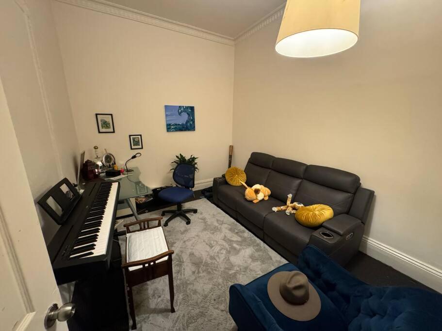 Gorgeous House Close To Holiday home Melbourne