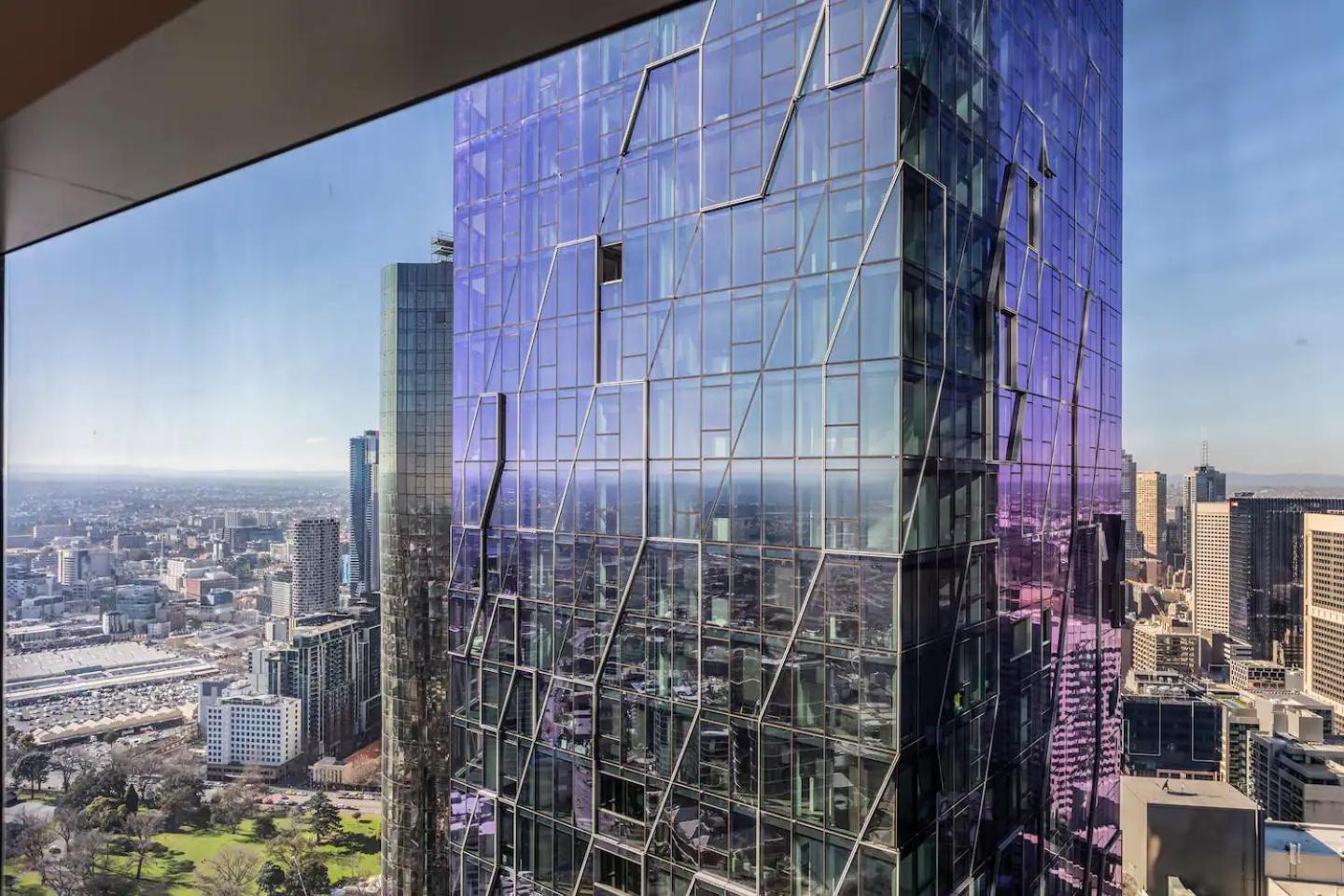 Vibrant & Lively With Stunning Views Melbourne